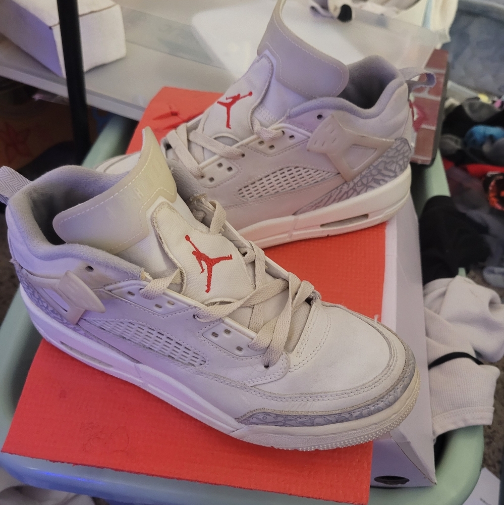 NIKE AIR Kids 7 Jordan Retro "Spikez" Ivory